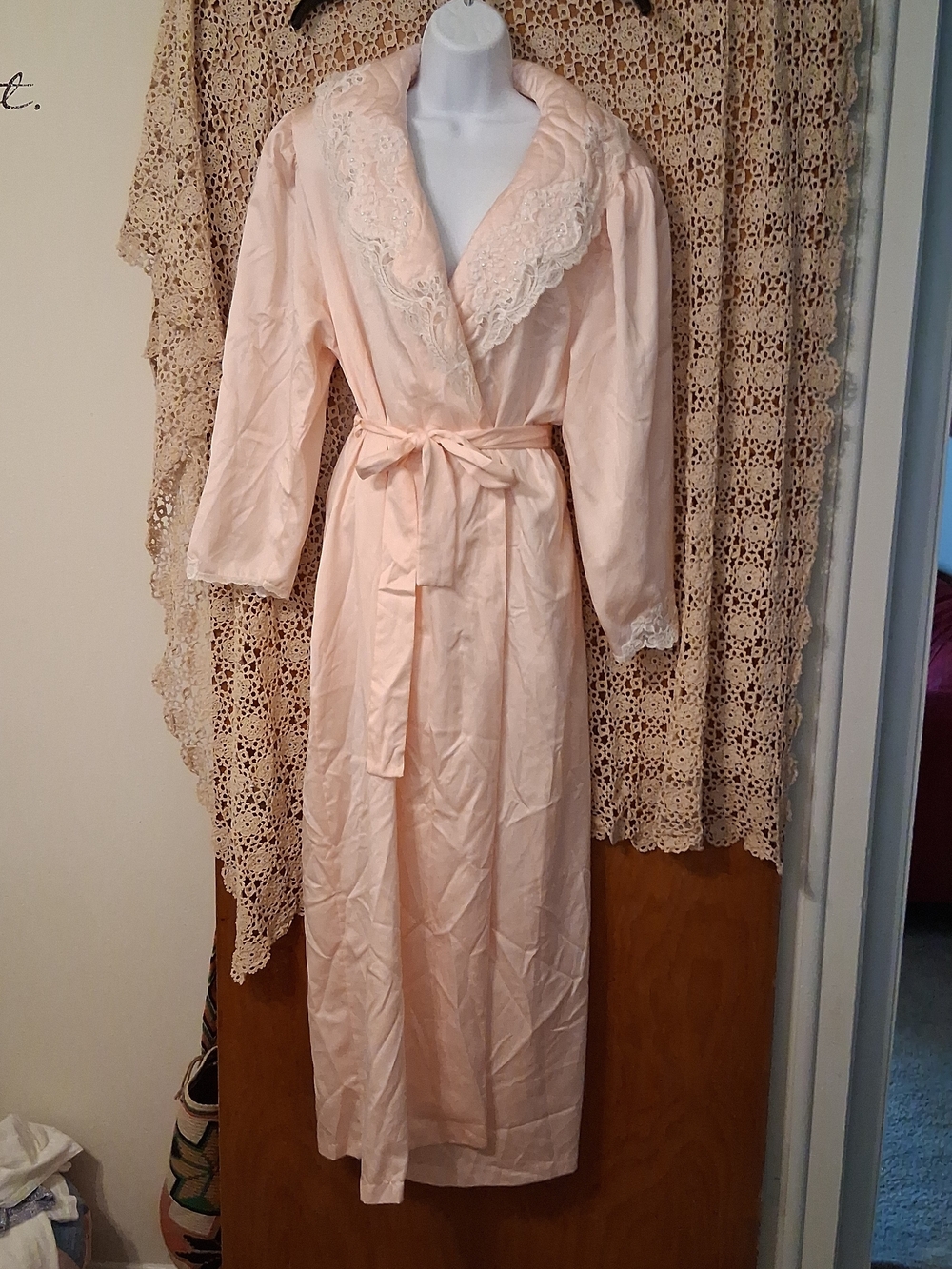 Vintage Pink Lace-Trim /quilted Robe